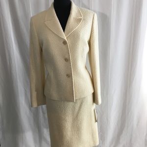 Designer Tahari new with tag suit